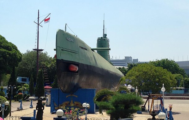 Monumen Kapal Selam