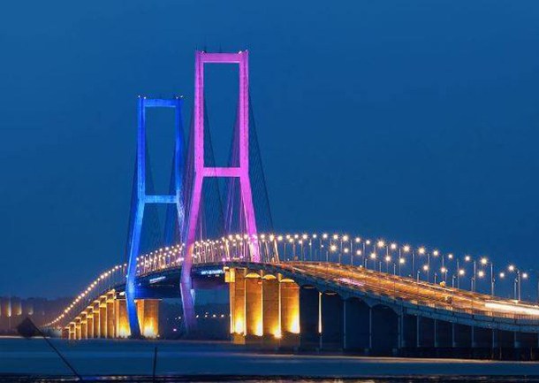 Jembatan Suramadu
